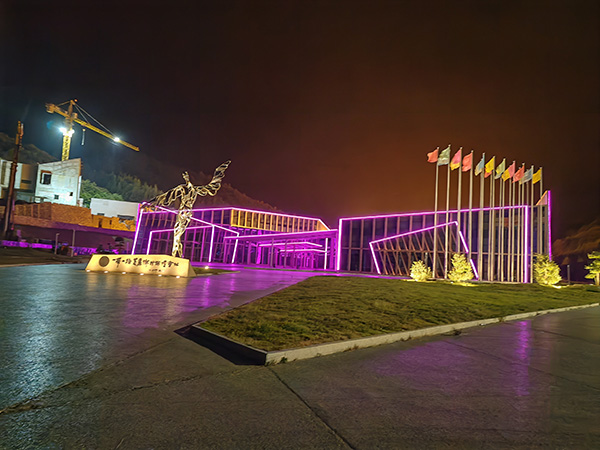 城市亮化是现代城市建设的重要组成部分，它不仅可以美化城市的夜景，还能提升城市的整体形象。随着科技的不断进步，城市亮化也得到了更多的关注和创新。本文将介绍一些关于城市亮化的创意和技术，帮助读者了解札达城市亮化的重要性以及如何进行札达城市亮化的规划和实施。